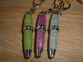 Sleutelhanger "Pen" in vrolijke glitter kleuren