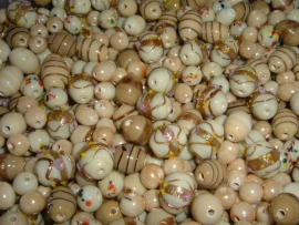 100 gram beige gekleurde semi fancy glasmix 5 - 25 mm.