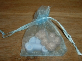 Mooie lichtblauwe organza zakjes 6,5 x 9 cm.