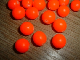 Mooie  fluor oranje Buri zaden van 12 mm.