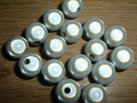 10 Stuks mooie ronde witte 3D kralen 12 mm.