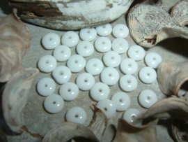 30 Stuks mooie kleine platte witte glaskraaltjes