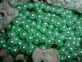 50 Stuks mooie diep crysolite groene glasparels 6 mm.