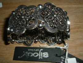 Mooie zilverkleurige metalen armband bloem