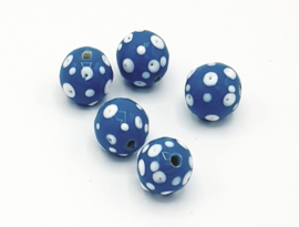 Mooie ronde lichtblauwe kralen met witte spikkels 14 mm.