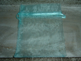 Licht aquablauwe organza zakjes 12 x 9 cm.