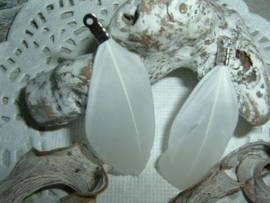 Mooie witte veertjes 4,5 cm.