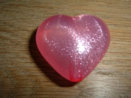 Mooie roze kralen in de vorm van een groot hart