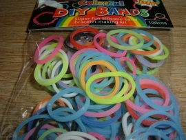 Loom bands in verschillende kleuren