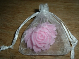 Mooie kleine witte organza zakjes van 7 x 5 cm.