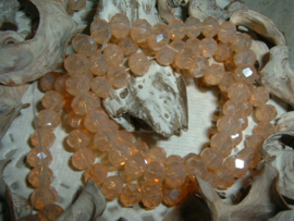 25 Stuks mooie Top Facet kralen in abrikoos poeder opal  van 6 x 4 mm.