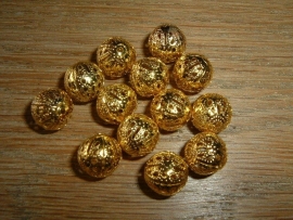 Mooie goudkleurige opengewerkte kralen van 6 mm.