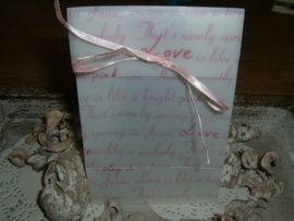 Mooie cadeauverpakkingen met love letters en rozen