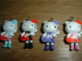 Leuke Hello Kitty hangertjes met gitaartje
