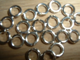 50 Stuks mooie zilverkleurige ringetjes 6 mm.