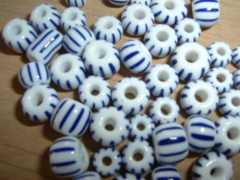 Kleine handelskraaltjes in wit met blauwe streepjes