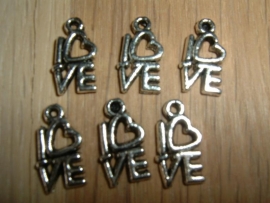 Mooie zilverkleurige hangertjes "i love"