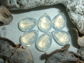Mooie druppelvormige hangertjes in chrystal opal