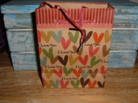 Cadeautasjes " I LOVE YOU" met hartjes