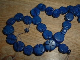 Mooie donkerblauwe Buri zaden bloem van 5 x 11 mm.
