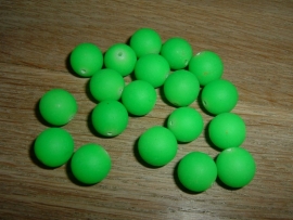 Mooie fluor groene Buri zaden van 12 mm.