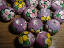 Mooie paarse kralen met bloem 12 mm.