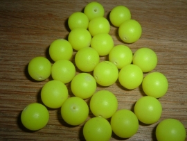 Mooie fluor gele Buri zaden van 12 mm.