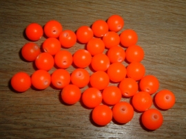 Mooie fluor oranje Buri zaden van 8 mm.