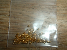 Mooie ronde goudkleurige knijpkraaltjes van 1,5 mm.