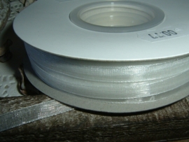 Mooi wit organza lint van 7 mm.