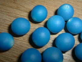 Mooie fluor blauwe Buri zaden van 12 mm.