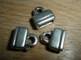 Mooie antiek zilverkleurige eindkapjes van 13 x 12 mm.