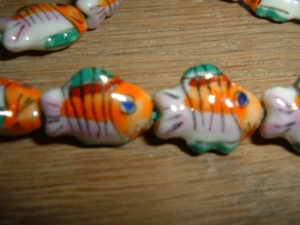Mooie keramieke kralen in de vorm van een visje