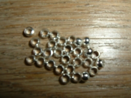 50 Stuks ronde zilverkleurige knijpkraaltjes van 3.0 mm.