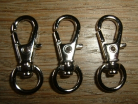 Mooie antiek zilverkleurige sleutelhangers van 30 mm.