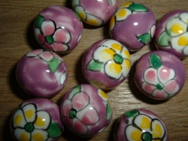 Mooie grote paarse kralen met bloem 20 mm.