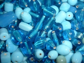 100 gram blauw getinte glasmix