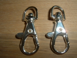 Mooie zilverkleurige sleutelhanger 38 mm.