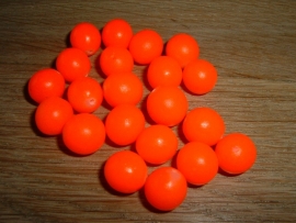 Mooie  fluor oranje Buri zaden van 12 mm.