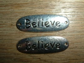 Metalen zilverkleurige tussenzetsels "BELIEVE"