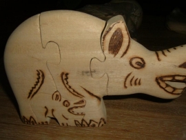 Mooie handgemaakte blank houten puzzle van een nijlpaard uit Burkina Faso