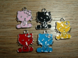 Leuke kleine Hello Kitty hangertjes in verschillende kleuren