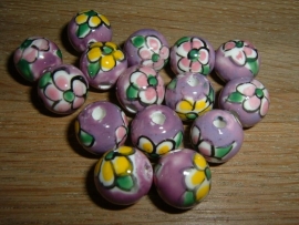 Mooie paarse kralen met bloem 12 mm.