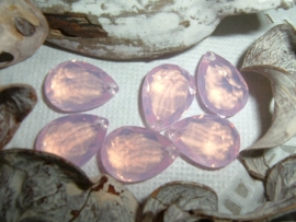 Mooie druppelvormige hangertjes in roze opal