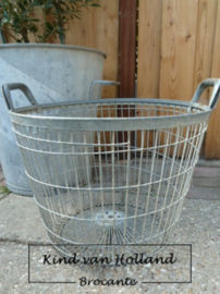 Oude zinken aardappelmand *