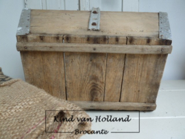 Plukbak met zinken hengsel *  A