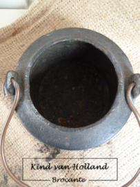Vintage pot met handvat *