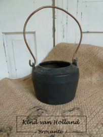 Vintage pot met handvat *