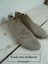 Set oude schoenenmallen *