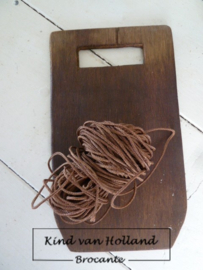 Houten plankje incl. bolletje touw *